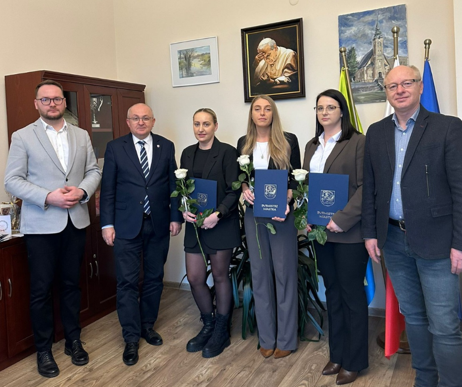 Zdjęcie: Akty mianowania wręczone nauczycielom