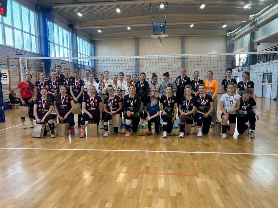 Zdjęcie: Turniej piłki siatkowej kobiet z okazji Dnia Kobiet w Przechlewie