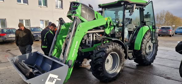 Zdjęcie: W ramach Programu Ochrony Ludności i Obrony Cywilnej na lata 2025–2026 zakupiony został ciągnik rolniczy Deutz Fahr